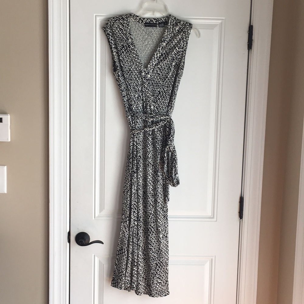 Dana Buchman Black and white geometric wrap dress